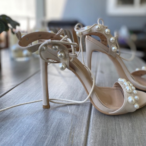 Classy 💋 - Picture 2 of 2